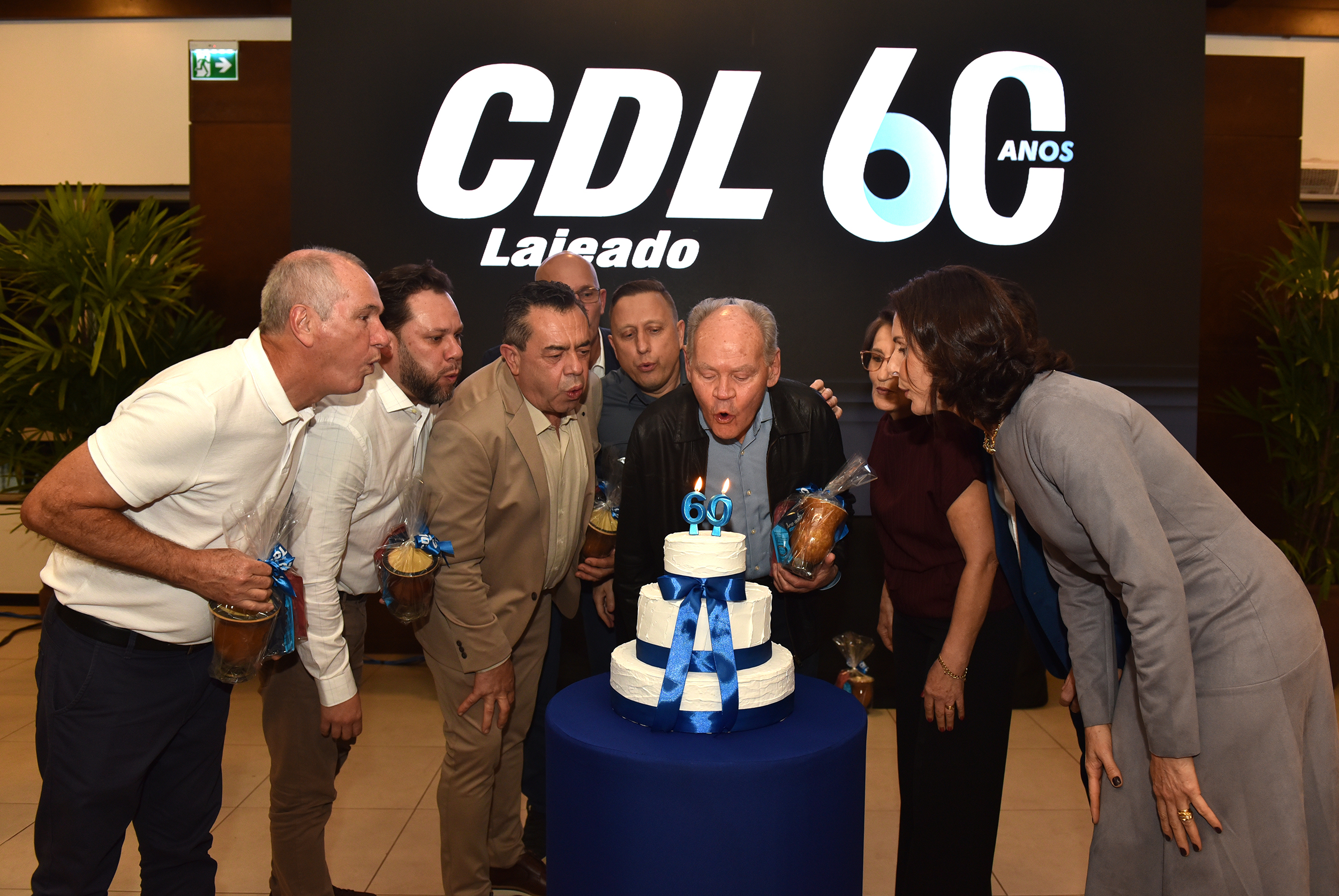 Apagar de velas marcou momento simb&oacute;lico do anivers&aacute;rio