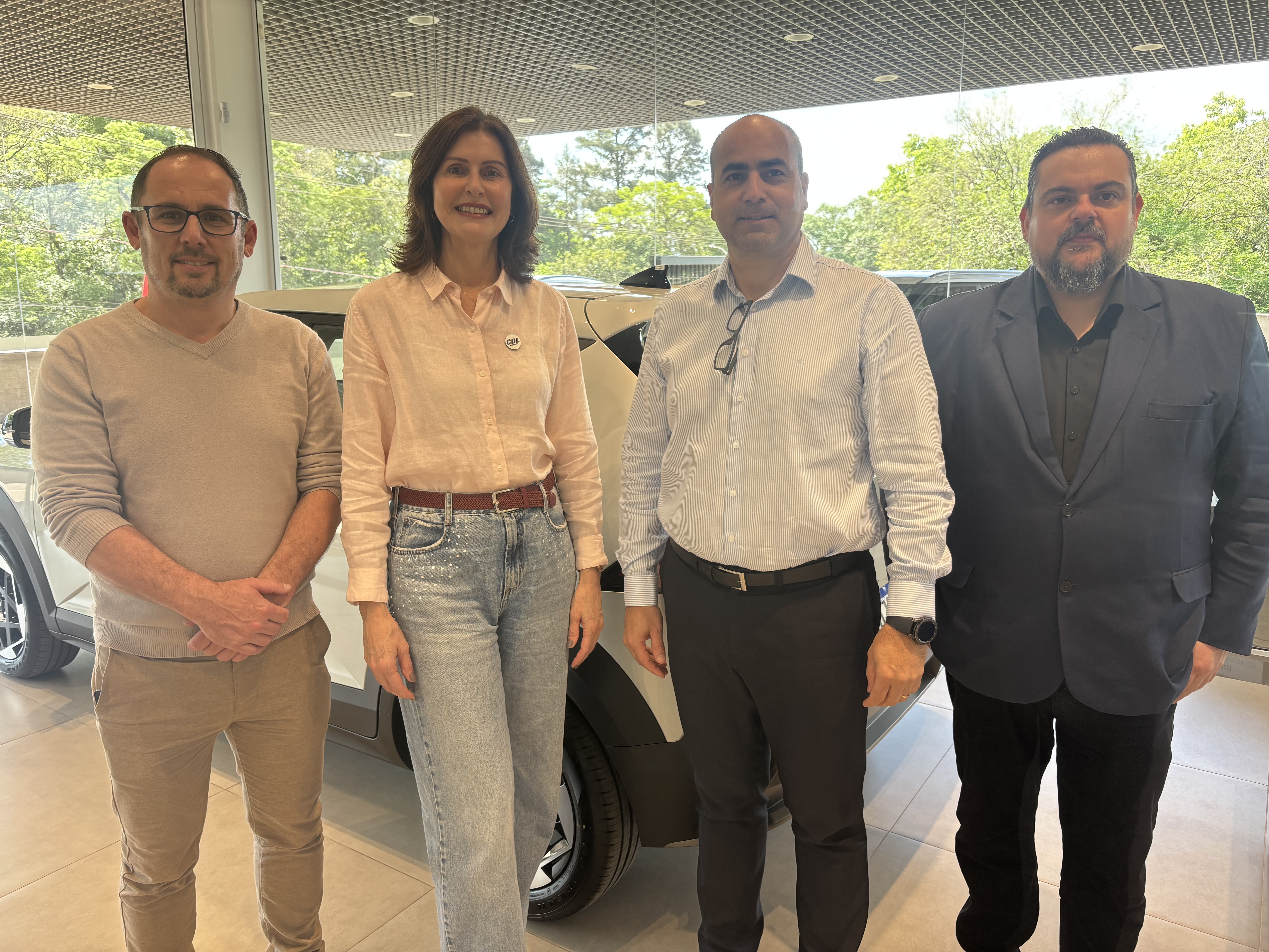 Representantes da CDL Lajeado e da CarHouse Hyundai que acompanharam o momento